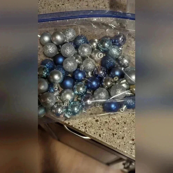 Christmas Ornament Set Blue And Silver 30mm  (Vase Sold Separately) (New) - Picture 1 of 3